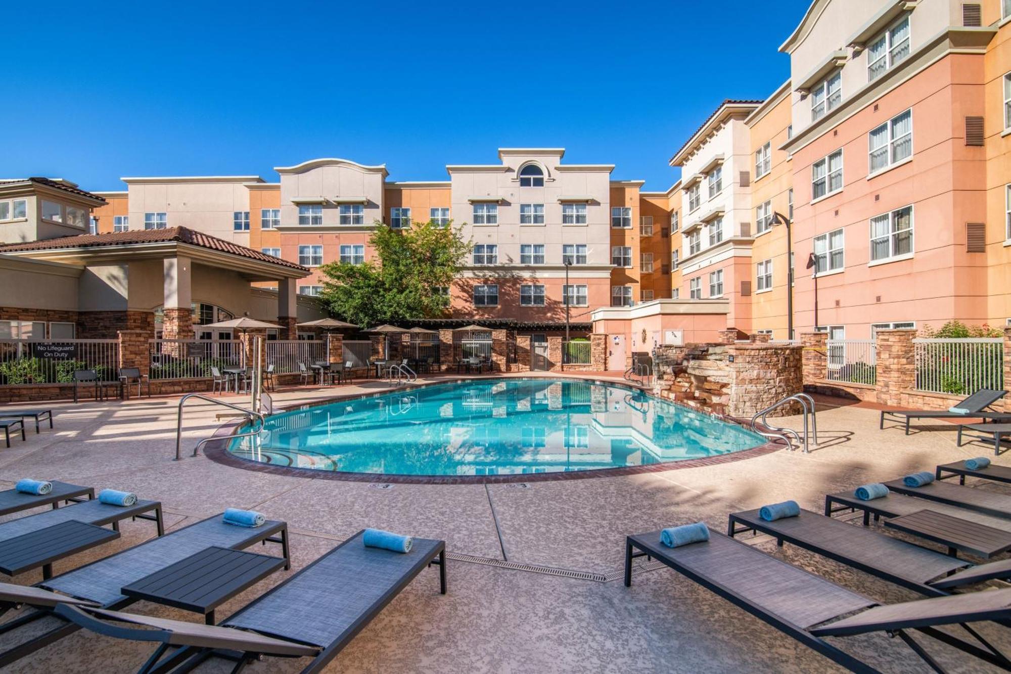 Residence Inn Phoenix Glendale Sports & Entertainment District Bagian luar foto